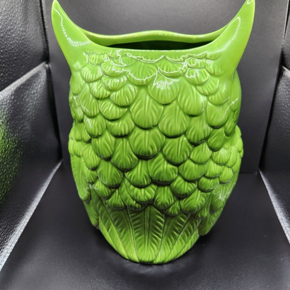 URBAN TRENDS GREEN CERAMIC OWL VASE - Picture 2 of 5